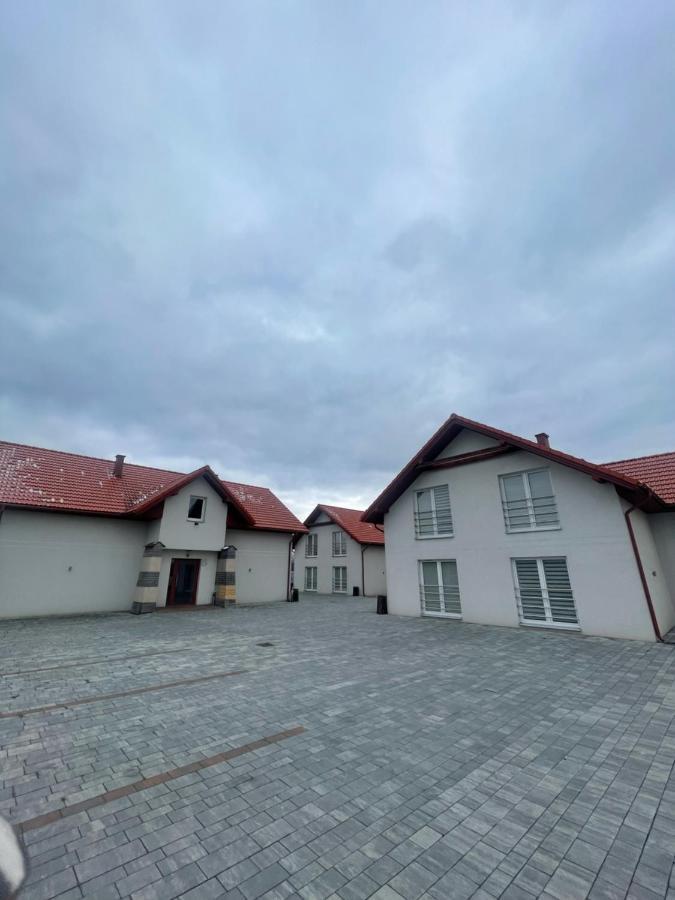 Hotel Pod Strzecha Келце Екстериор снимка