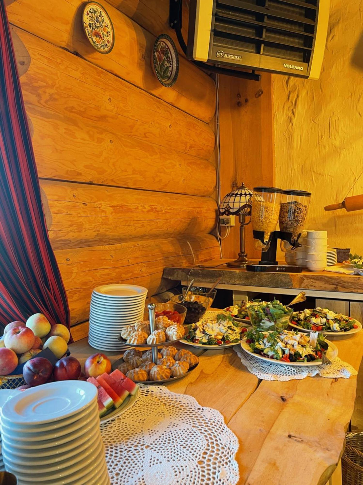 Hotel Pod Strzecha Келце Екстериор снимка