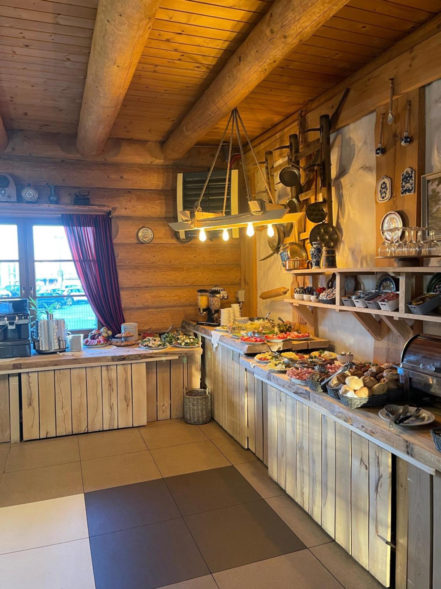 Hotel Pod Strzecha Келце Екстериор снимка