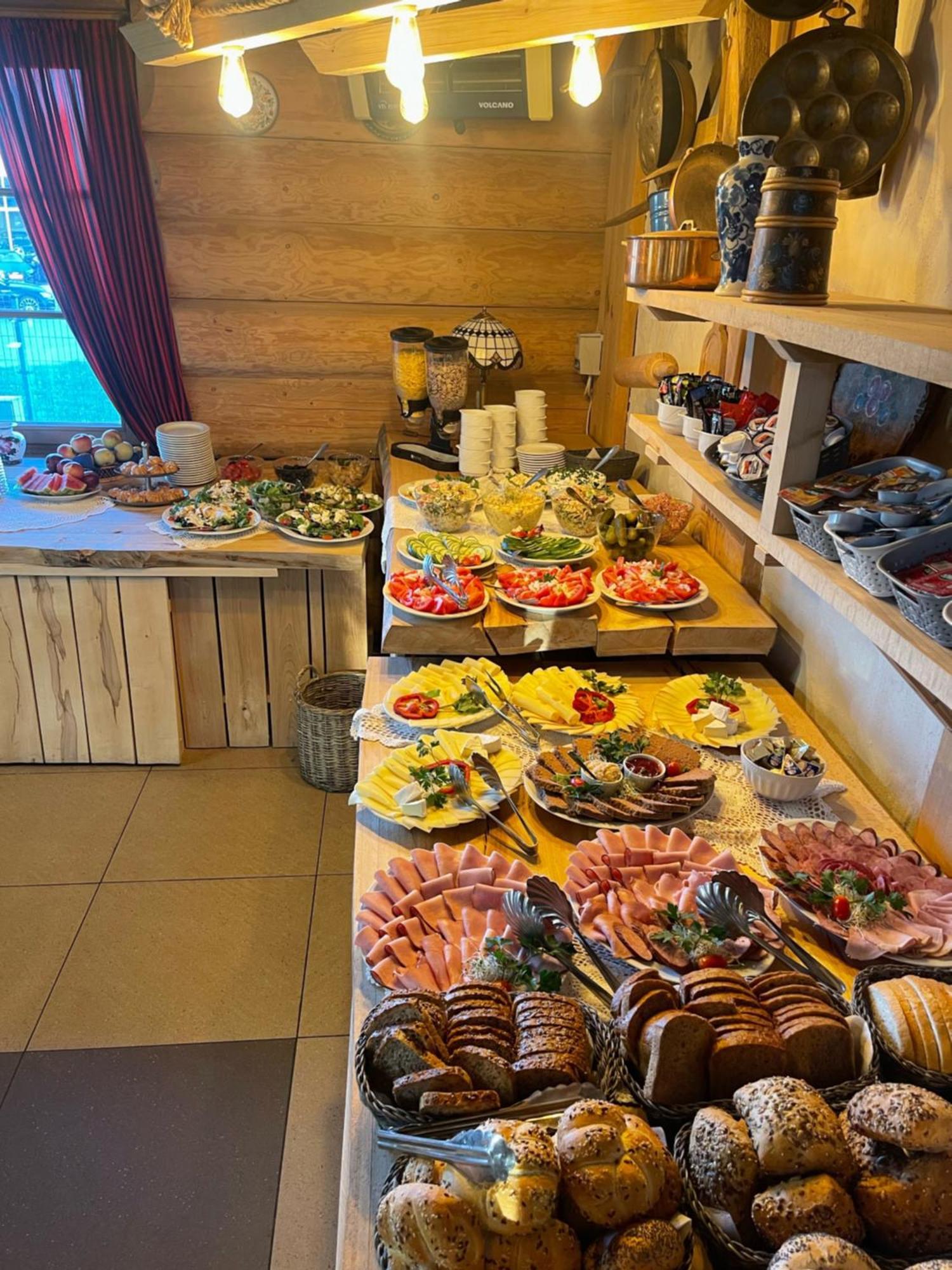 Hotel Pod Strzecha Келце Екстериор снимка