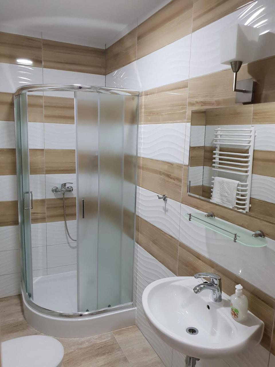 Hotel Pod Strzecha Келце Екстериор снимка