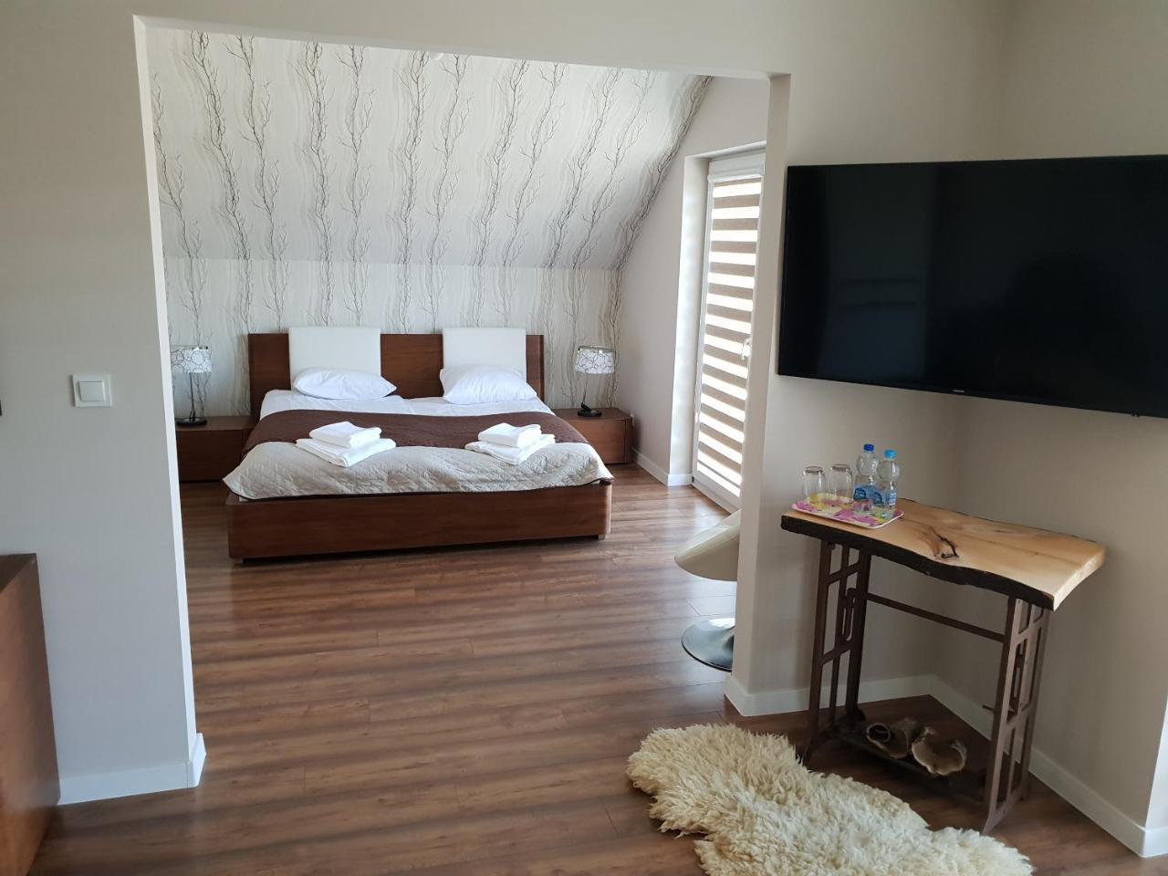 Hotel Pod Strzecha Келце Екстериор снимка